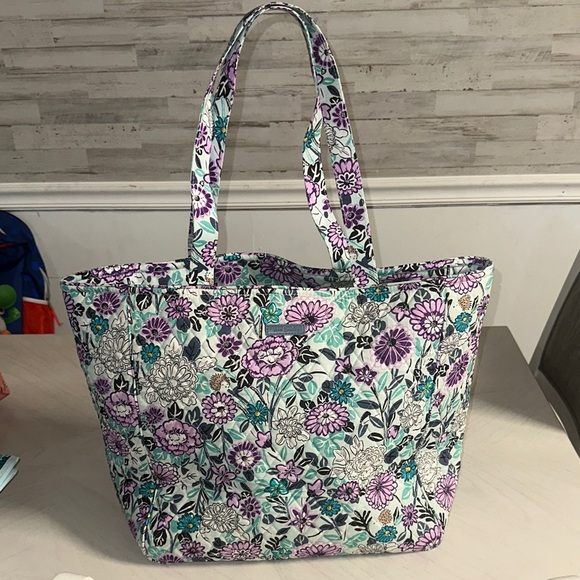 VERA BRADLEY TOTE - Picture 1 of 2